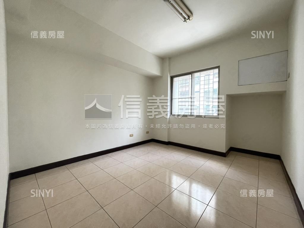 大林國宅美三房平面車位房屋室內格局與周邊環境