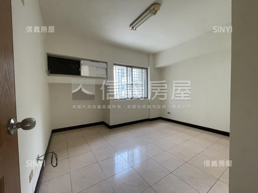 大林國宅美三房平面車位房屋室內格局與周邊環境