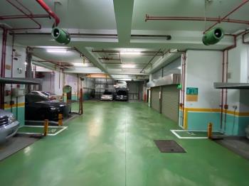 寧夏夜市旁車位