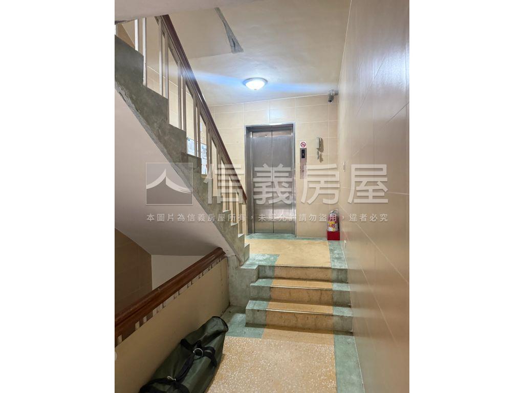 捷運靜巷稀有電梯華廈頂加房屋室內格局與周邊環境