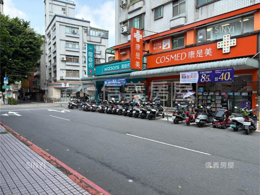 圓山帝寶Ａ５兩房房屋室內格局與周邊環境