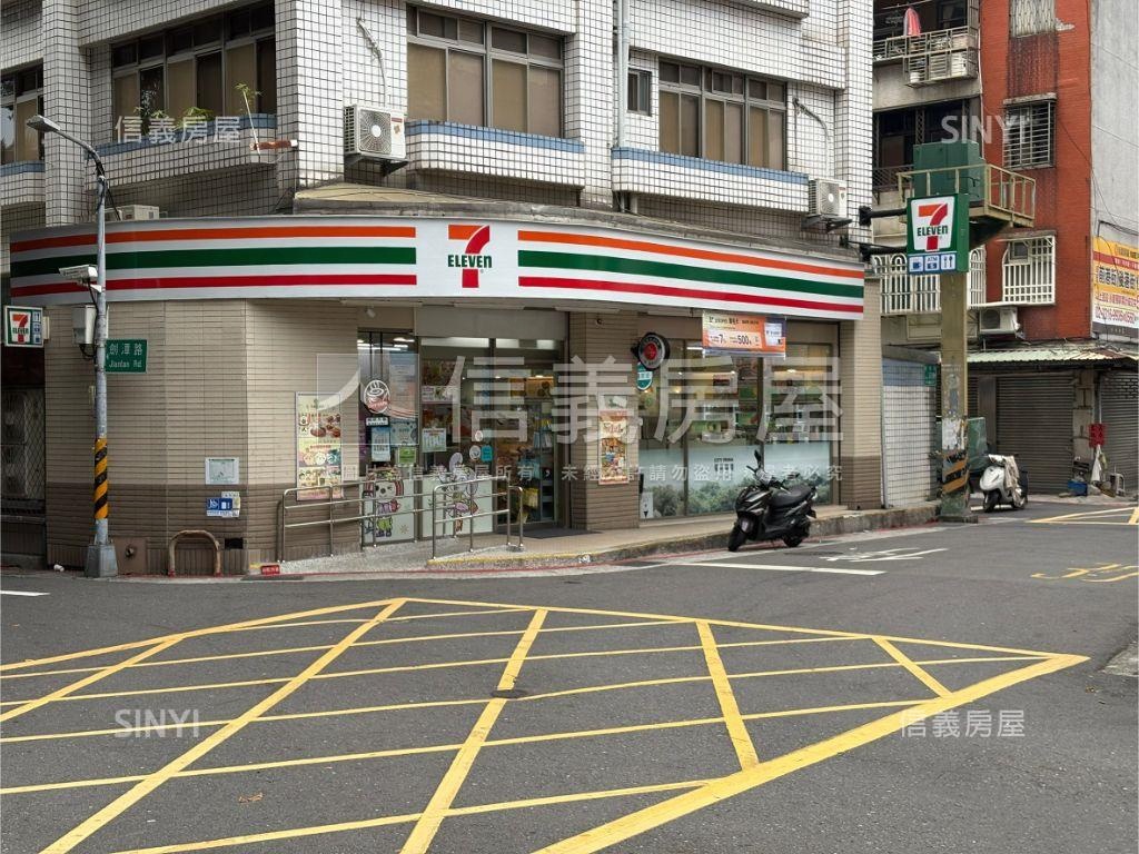 圓山帝寶Ａ５兩房房屋室內格局與周邊環境