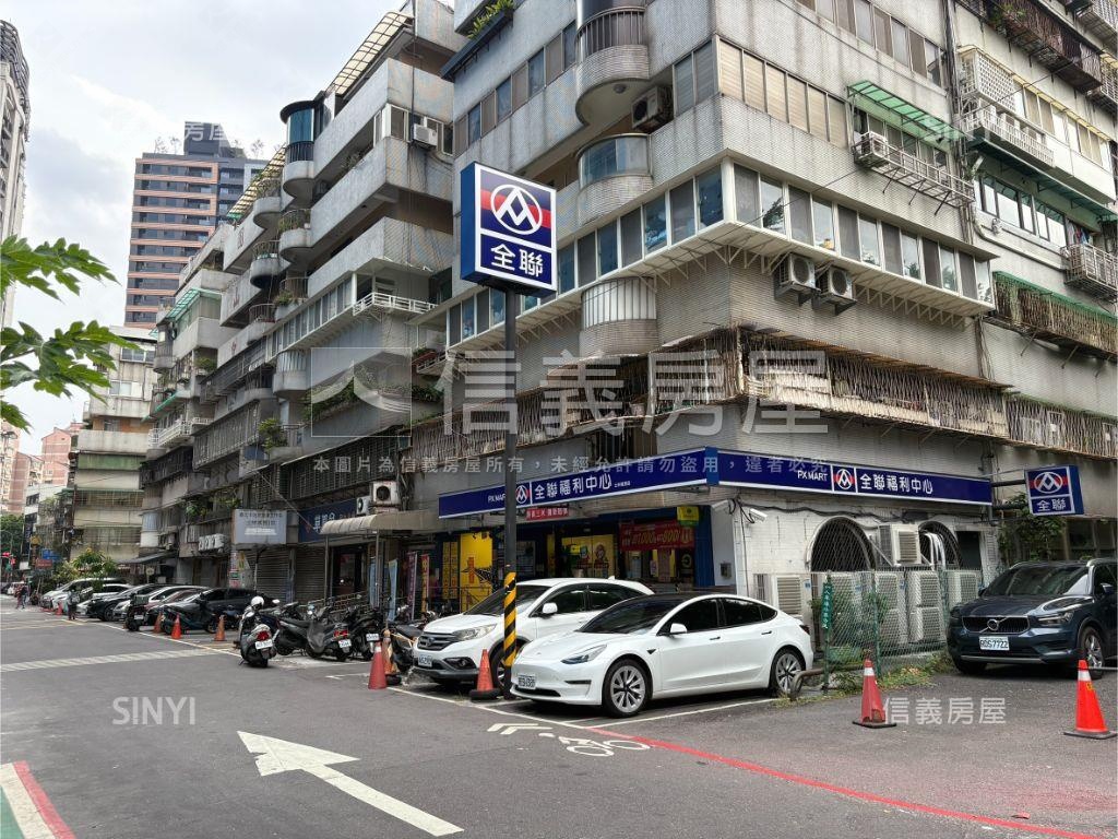 圓山帝寶Ａ５兩房房屋室內格局與周邊環境