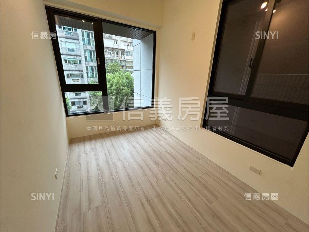 御中央四房邊間美屋房屋室內格局與周邊環境