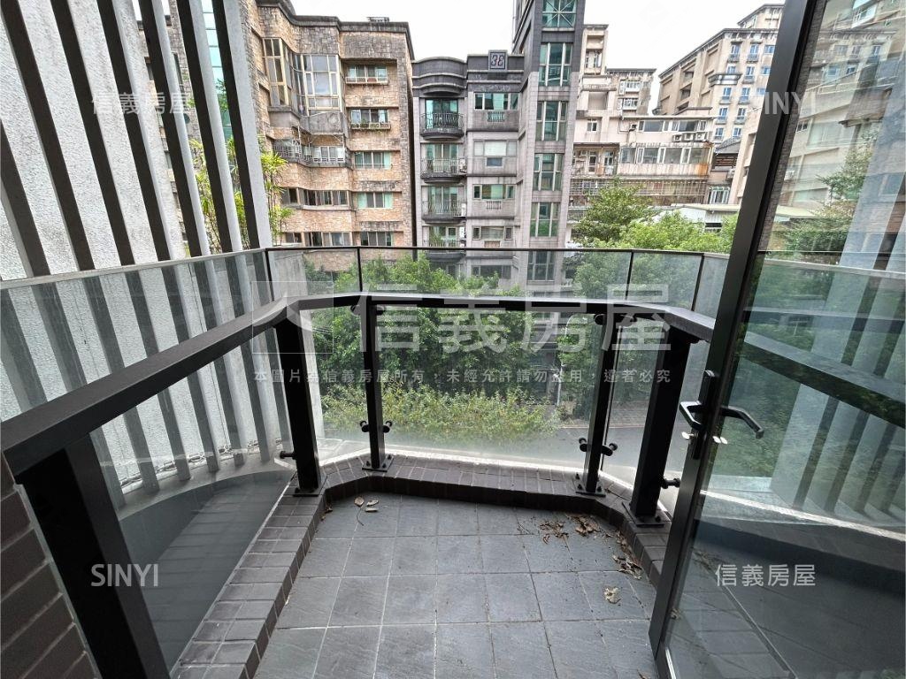 御中央四房邊間美屋房屋室內格局與周邊環境