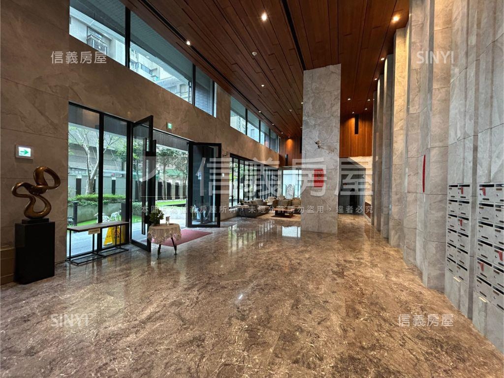 御中央四房邊間美屋房屋室內格局與周邊環境