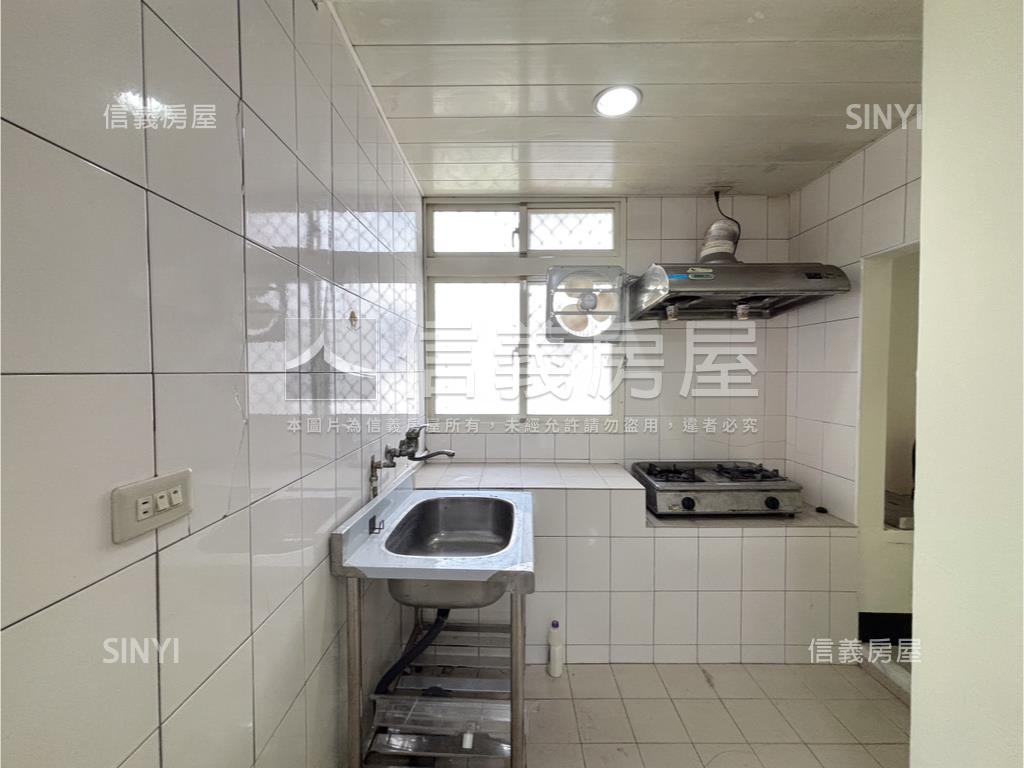 稀有邊間公寓２樓房屋室內格局與周邊環境