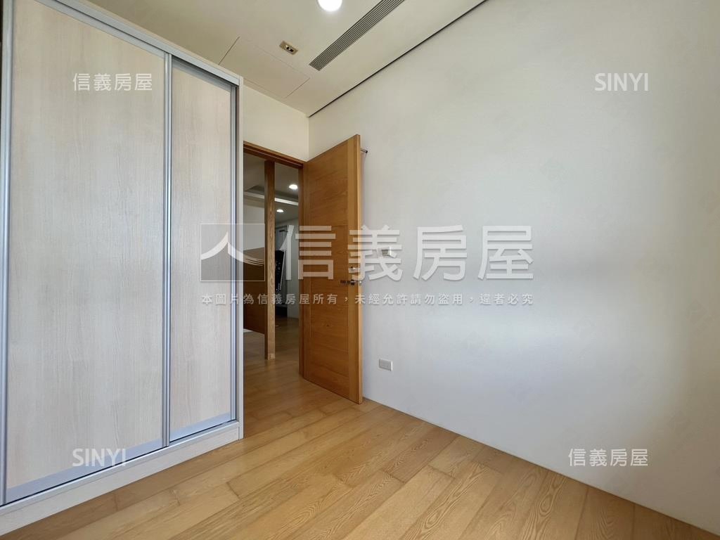 璞園屋久紀三房車位房屋室內格局與周邊環境