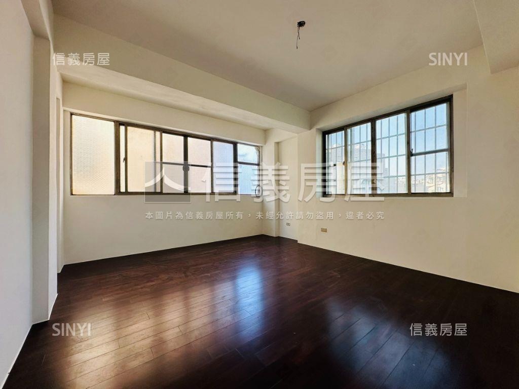 大灣商圈邊間採光孝親車墅房屋室內格局與周邊環境