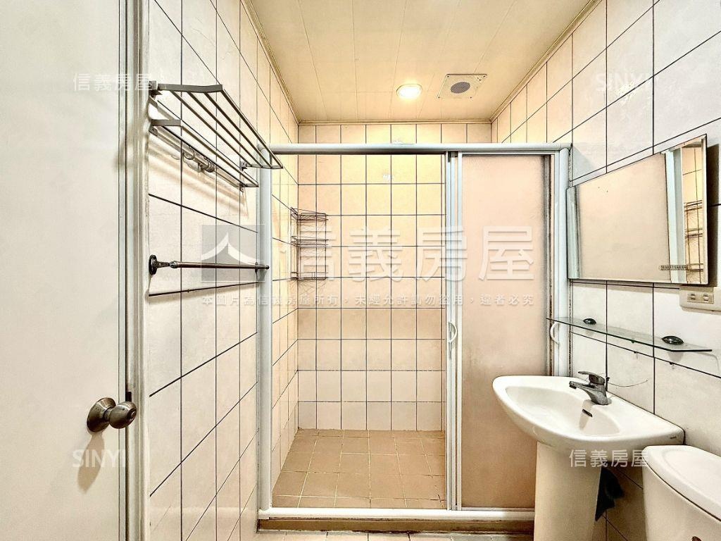 近教大。首購精裝大套房房屋室內格局與周邊環境