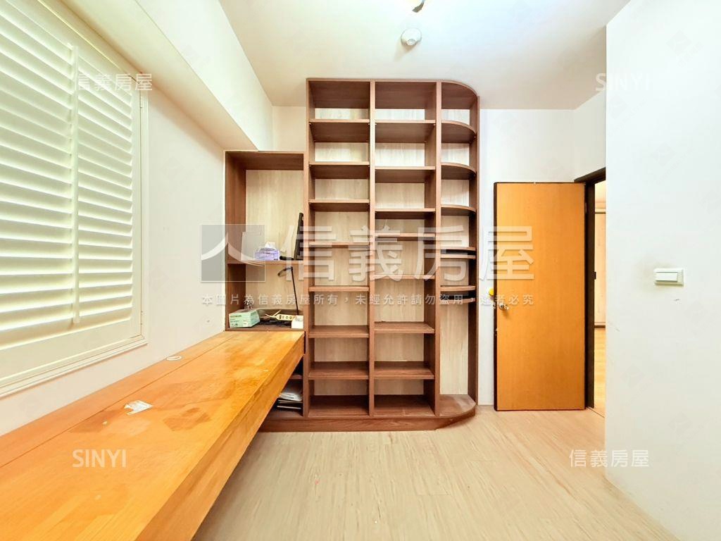 專任公甲溫馨三房房屋室內格局與周邊環境