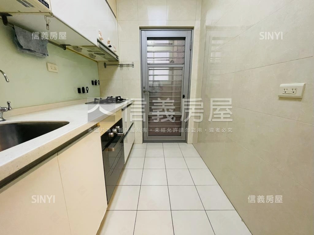 漢皇ＳＵＰＥＲ挑高邊間房屋室內格局與周邊環境