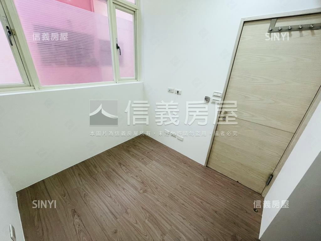 漢皇ＳＵＰＥＲ挑高邊間房屋室內格局與周邊環境