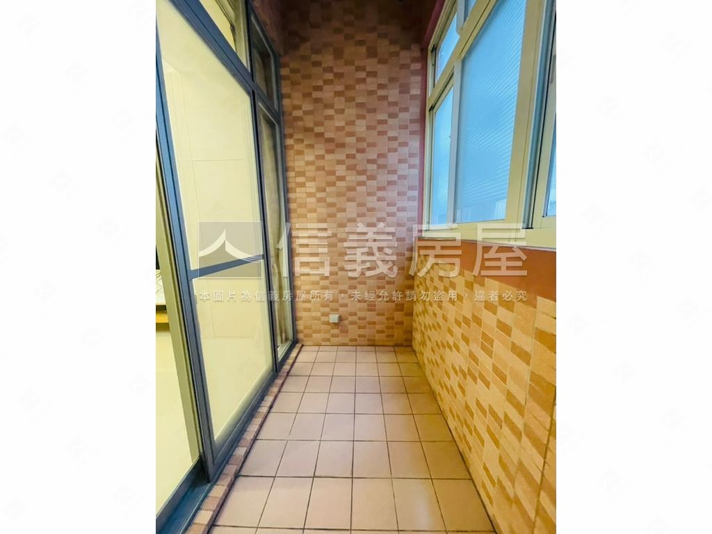 漢皇ＳＵＰＥＲ挑高邊間房屋室內格局與周邊環境