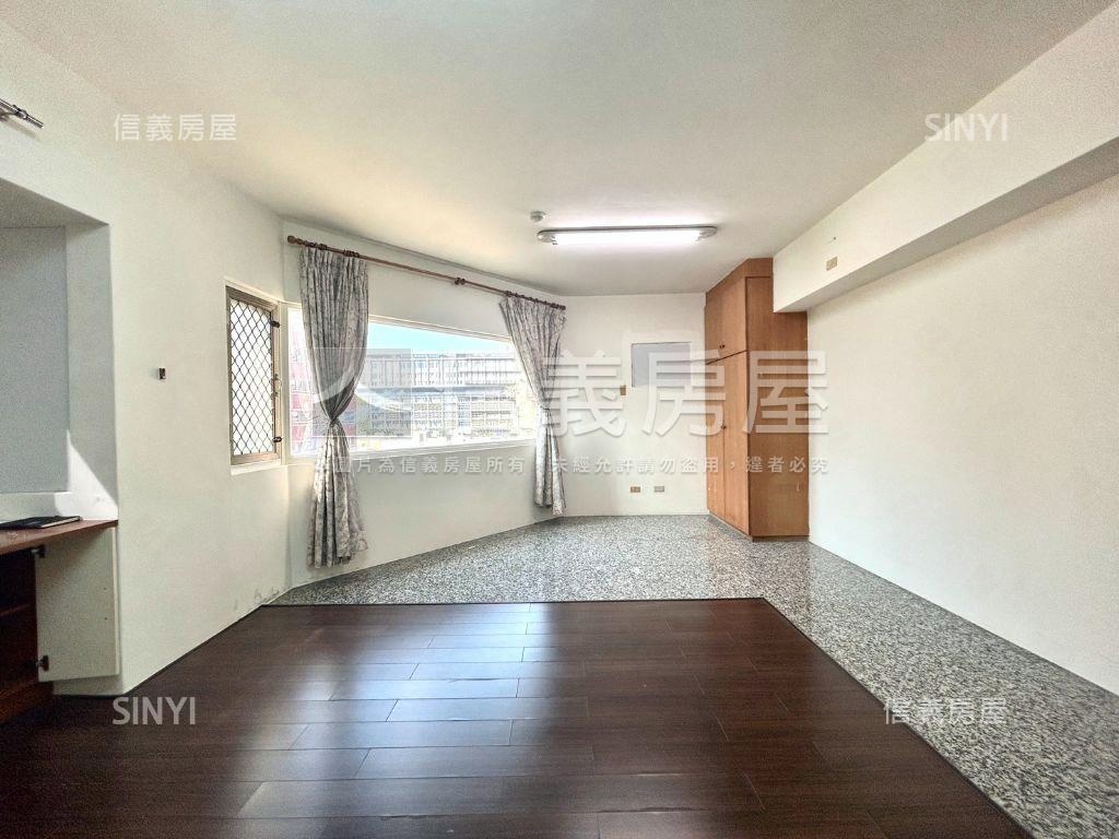 三鐵共站鄰公園大三房車位房屋室內格局與周邊環境