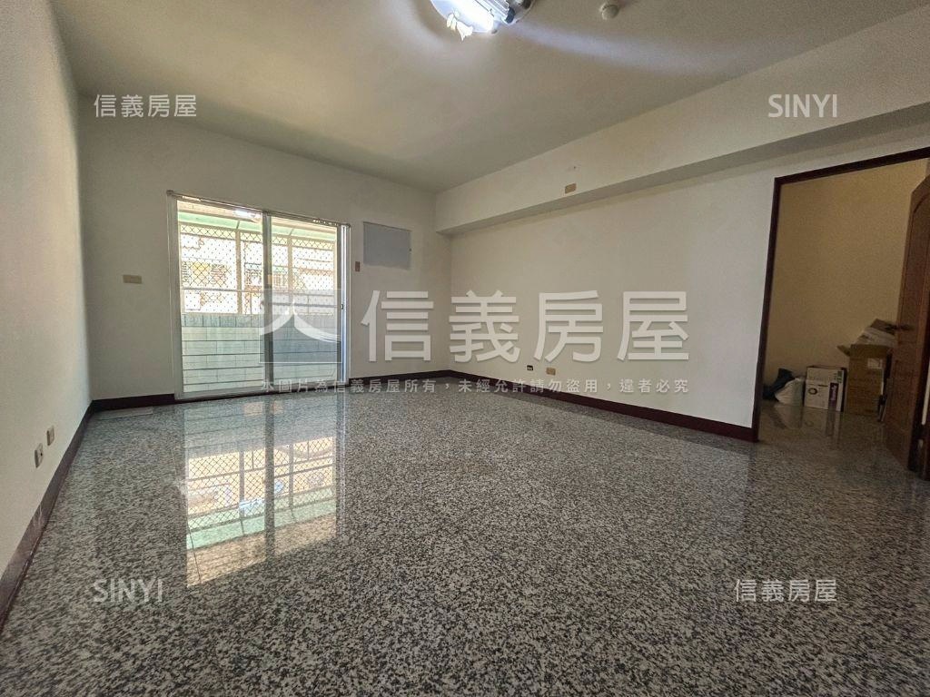 三鐵共站鄰公園大三房車位房屋室內格局與周邊環境