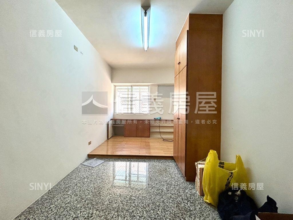 三鐵共站鄰公園大三房車位房屋室內格局與周邊環境