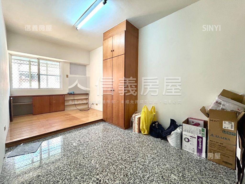 三鐵共站鄰公園大三房車位房屋室內格局與周邊環境