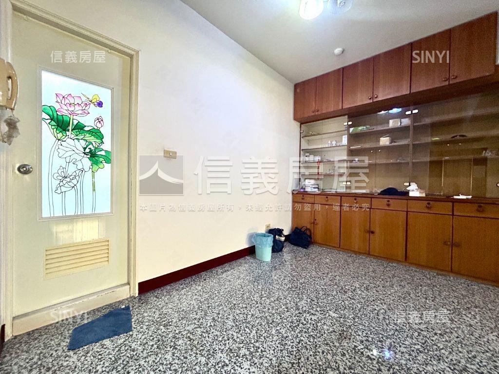 三鐵共站鄰公園大三房車位房屋室內格局與周邊環境