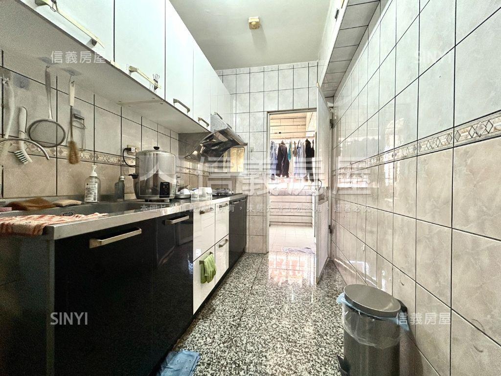 三鐵共站鄰公園大三房車位房屋室內格局與周邊環境