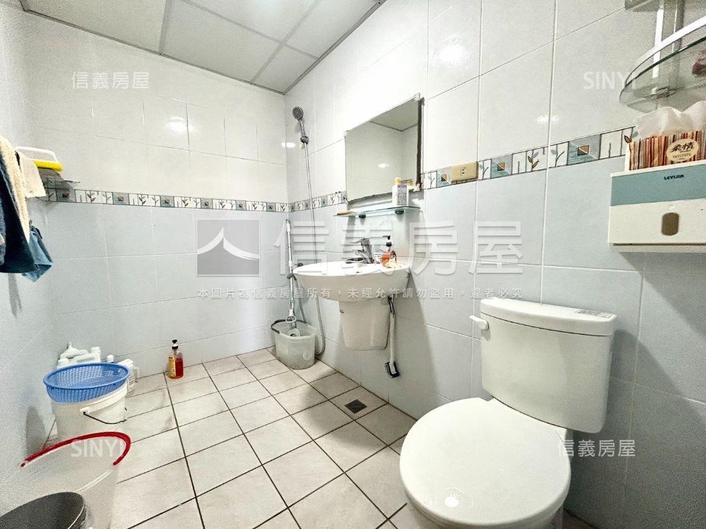 三鐵共站鄰公園大三房車位房屋室內格局與周邊環境