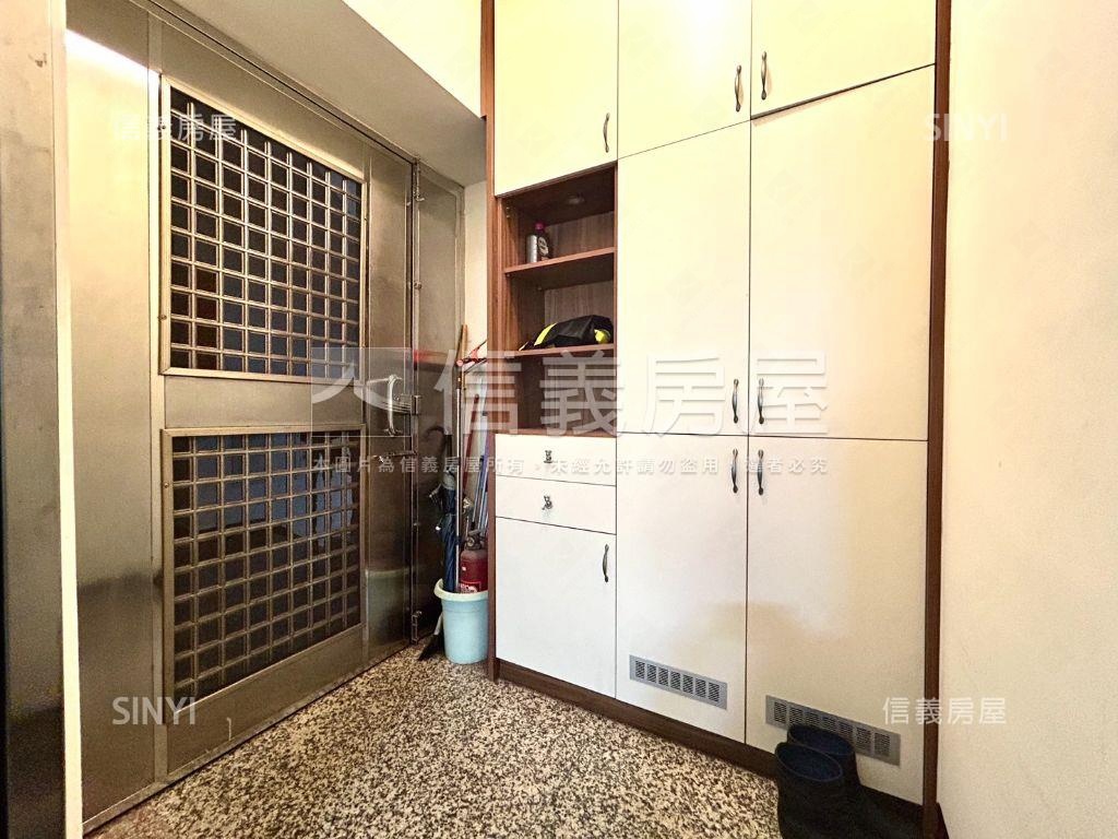 三鐵共站鄰公園大三房車位房屋室內格局與周邊環境