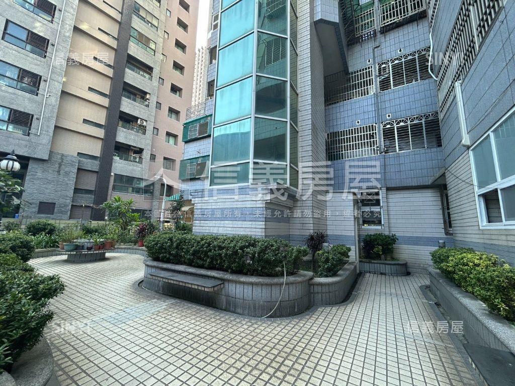 三鐵共站鄰公園大三房車位房屋室內格局與周邊環境