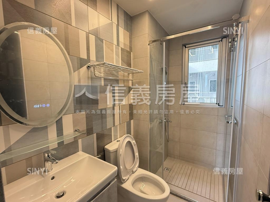 近公園朝南全新三房平車房屋室內格局與周邊環境