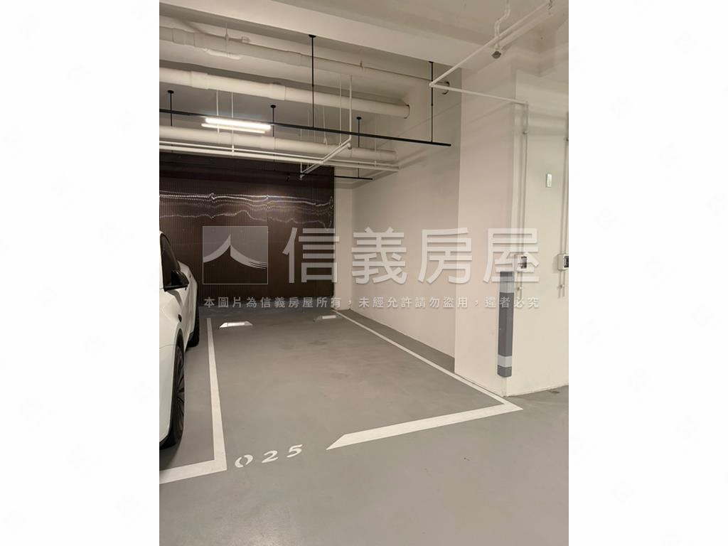 近公園朝南全新三房平車房屋室內格局與周邊環境