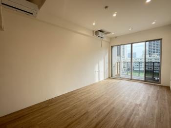 近公園朝南全新三房平車