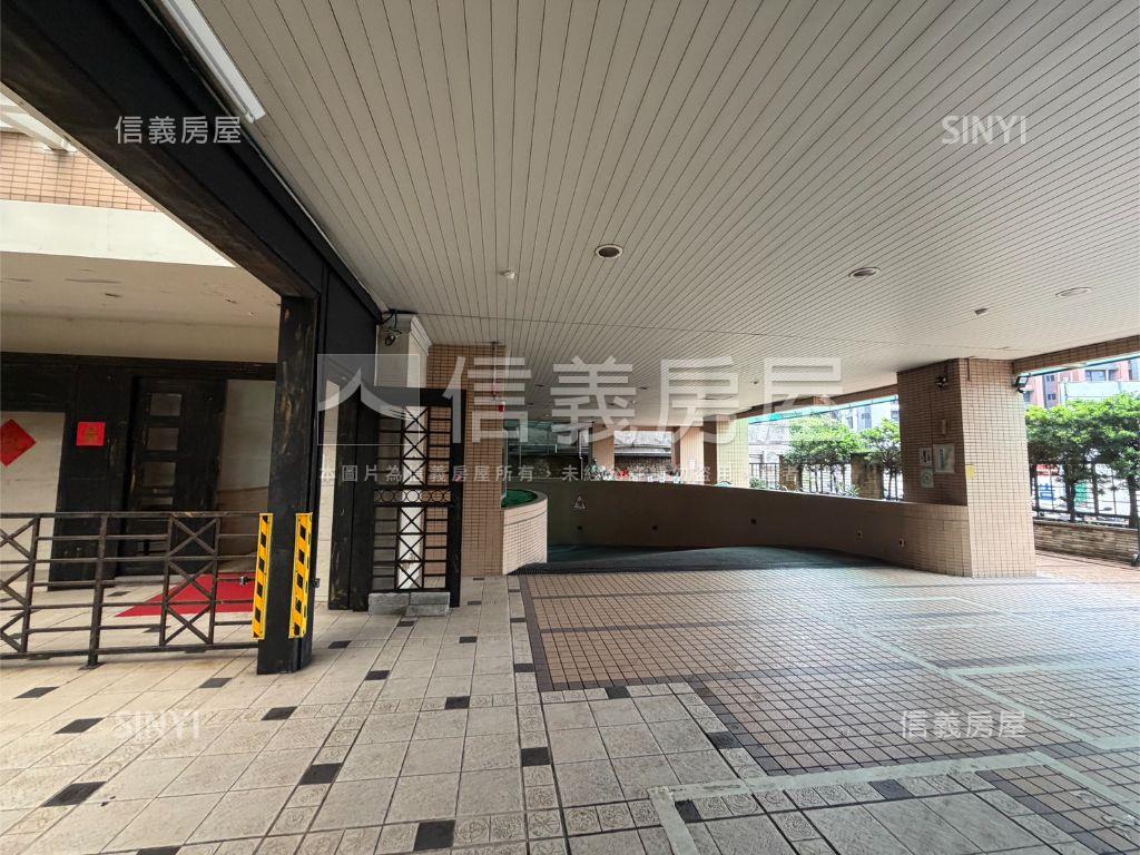 低總天禧名門編號３７車位房屋室內格局與周邊環境