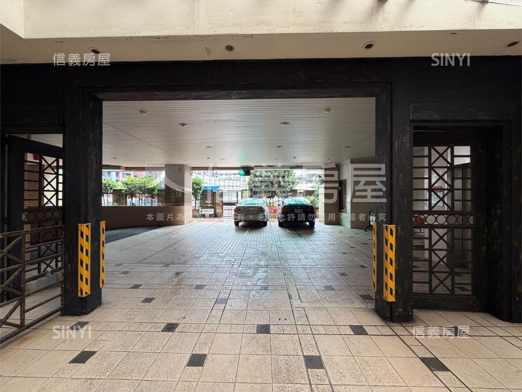 低總天禧名門編號３７車位房屋室內格局與周邊環境