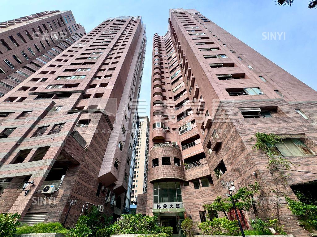 近高鐵全新翻修三房房屋室內格局與周邊環境