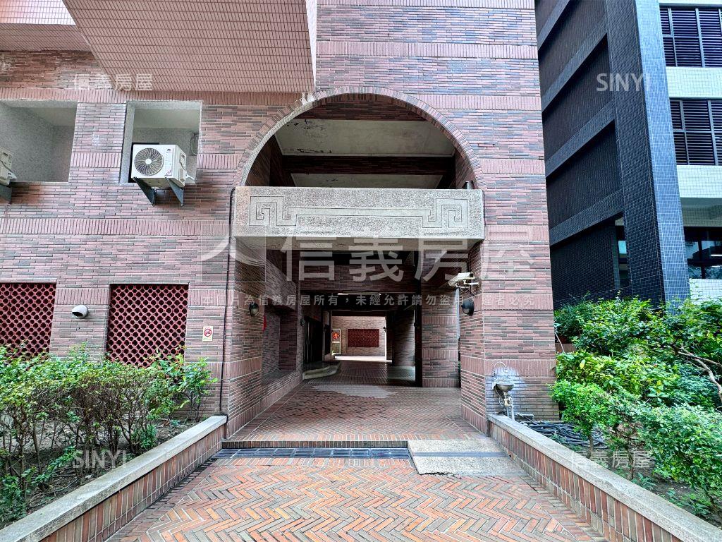 近高鐵全新翻修三房房屋室內格局與周邊環境