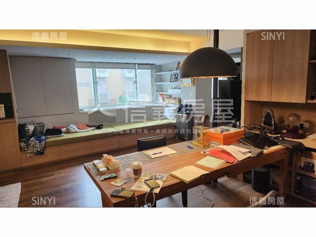 次頂樓國泰景園美宅房屋室內格局與周邊環境