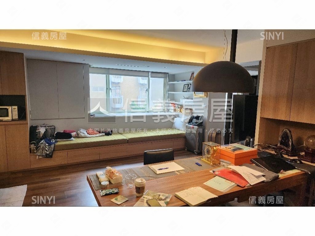 次頂樓國泰景園美宅房屋室內格局與周邊環境