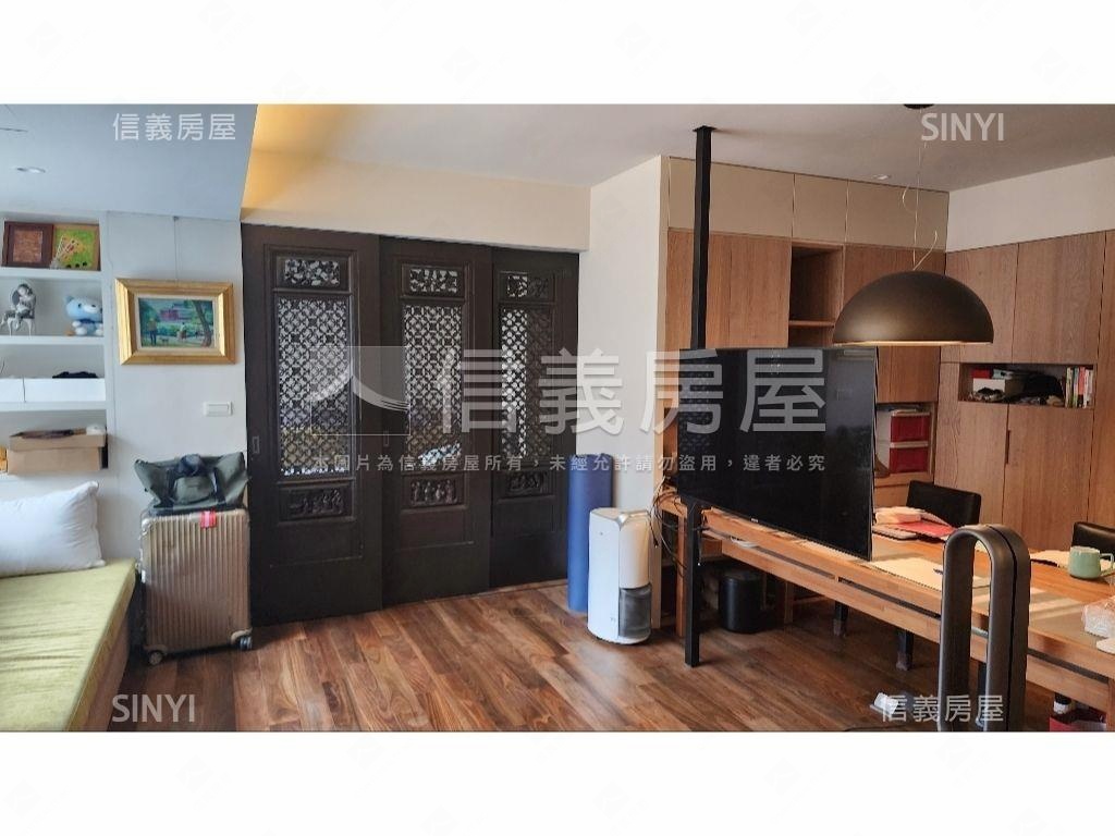 次頂樓國泰景園美宅房屋室內格局與周邊環境