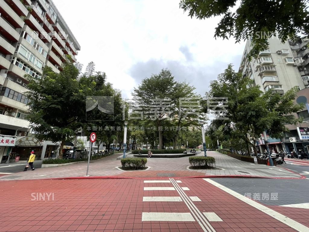 次頂樓國泰景園美宅房屋室內格局與周邊環境