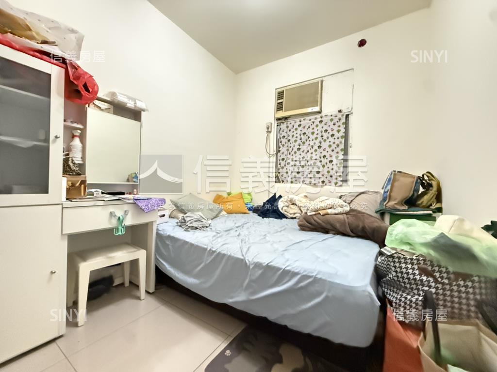 秀山國小臨馬路二樓房屋室內格局與周邊環境