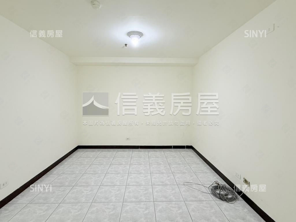 東方山河高樓景觀２房車位房屋室內格局與周邊環境