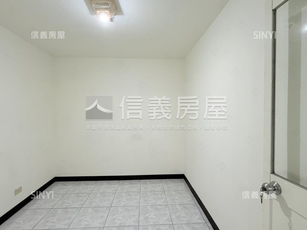 東方山河高樓景觀２房車位房屋室內格局與周邊環境