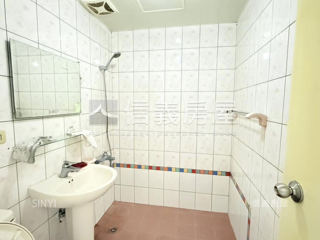 東方山河高樓景觀２房車位房屋室內格局與周邊環境