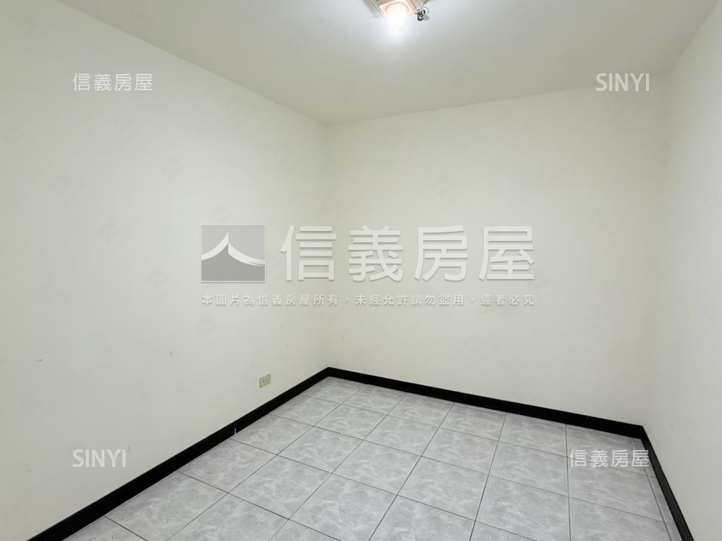 東方山河高樓景觀２房車位房屋室內格局與周邊環境