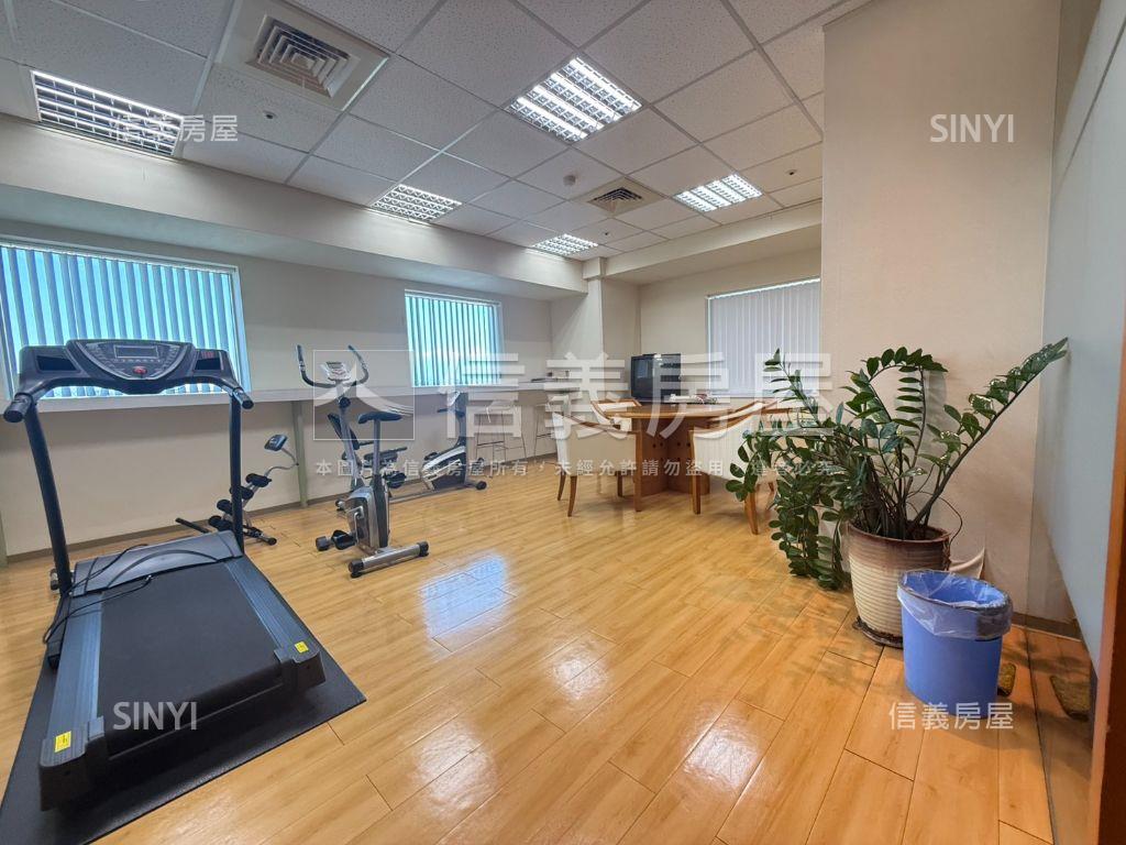 台中企業商辦大坪數看這間房屋室內格局與周邊環境