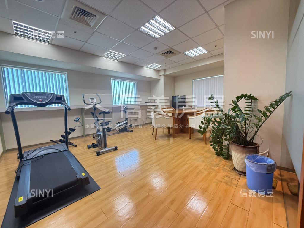 台中企業商辦大坪數看這間房屋室內格局與周邊環境