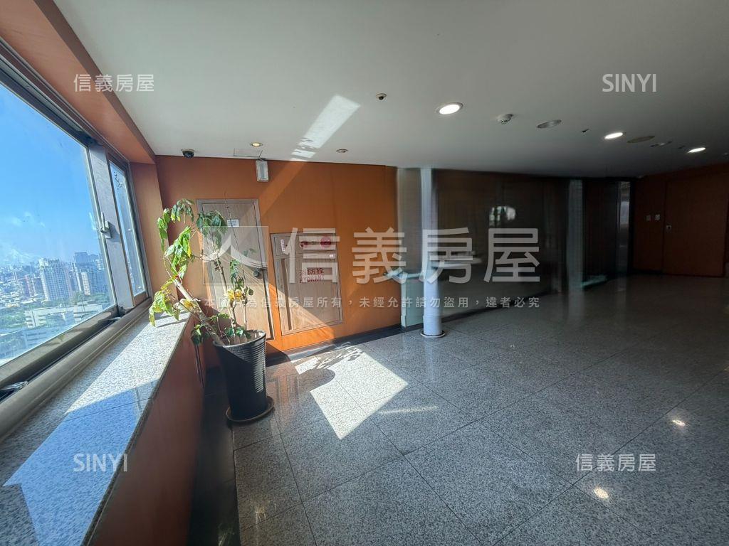 台中企業商辦大坪數看這間房屋室內格局與周邊環境