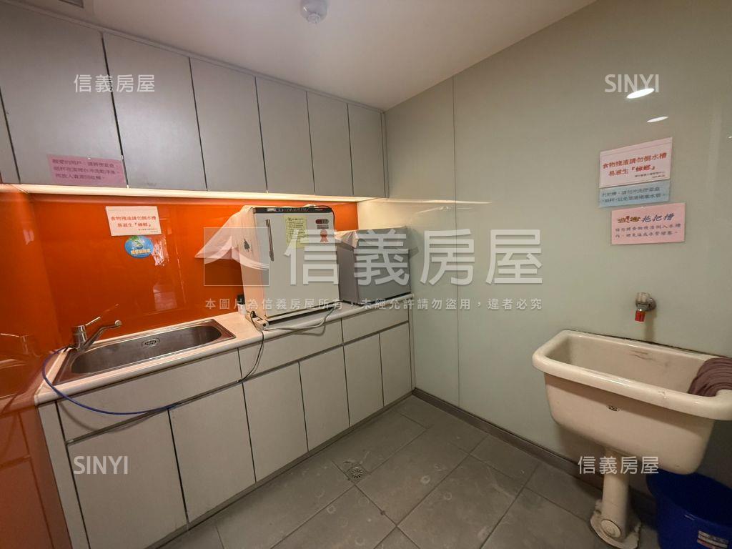 台中企業商辦大坪數看這間房屋室內格局與周邊環境