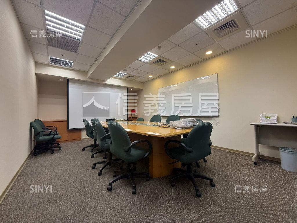台中企業商辦大坪數看這間房屋室內格局與周邊環境
