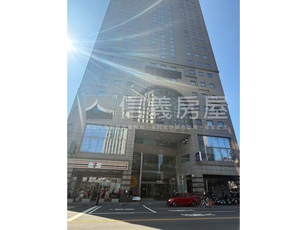 台中企業商辦大坪數看這間房屋室內格局與周邊環境
