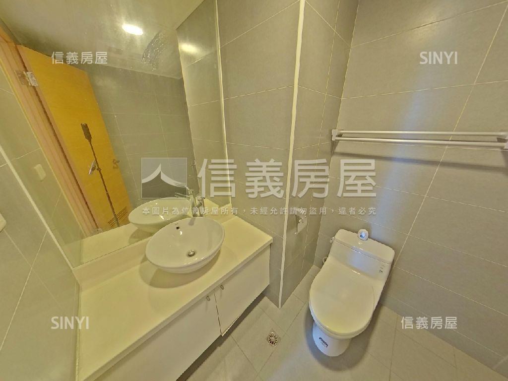 國際會館未住過兩房車位房屋室內格局與周邊環境